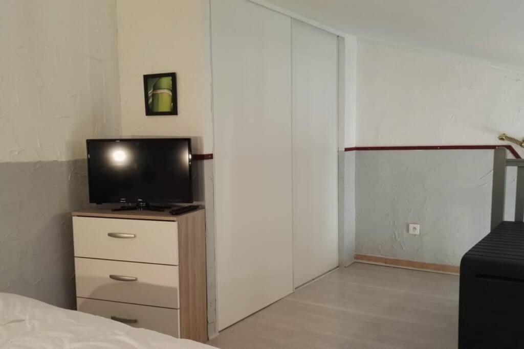 Mezzanine En Avec Piscine Au Village Apartment