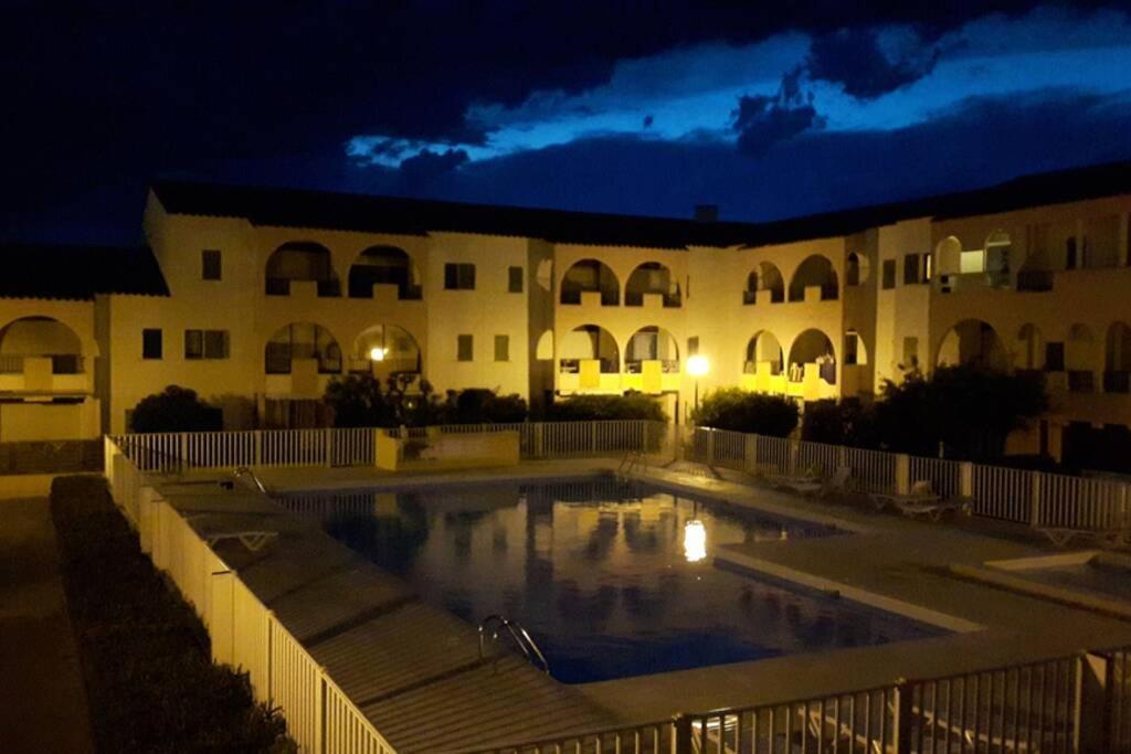 Mezzanine En Avec Piscine Au Village *